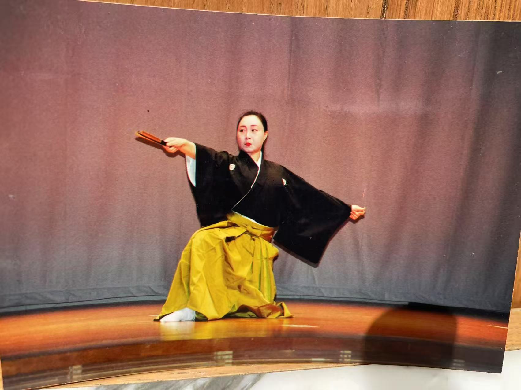 青柳流詩舞、関西吟詩、生け花など日本文化にも造詣が深い